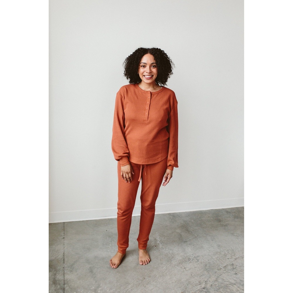 Goumi Women's Waffle Knit Henley And Pant Lounge Set In Clay‎ Size Small